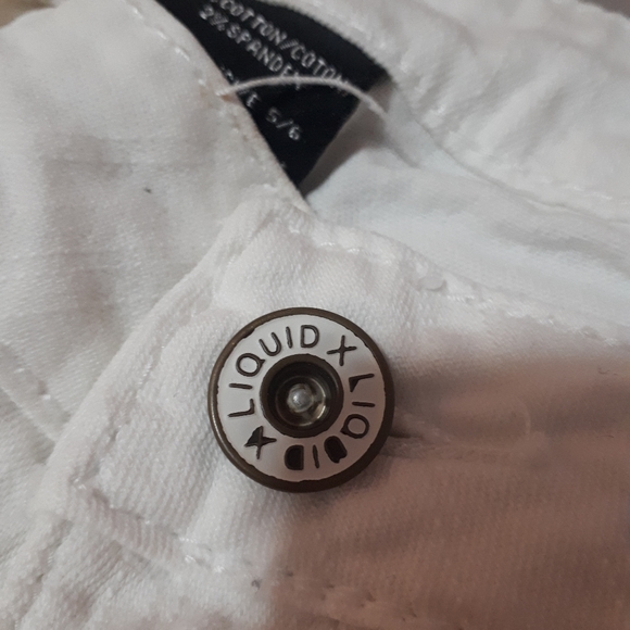 Liquid X White Capris - Picture 3 of 4